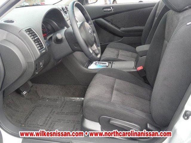 Nissan Altima 2012 photo 2