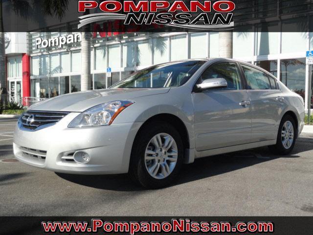 Nissan Altima Pickupslt Quad Cab SWB 4WD 4x4 Truck Sedan