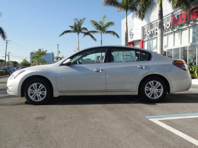 Nissan Altima 2012 photo 1