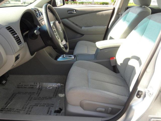 Nissan Altima 2012 photo 2