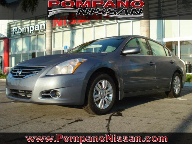 Nissan Altima Pickupslt Quad Cab SWB 4WD 4x4 Truck Sedan