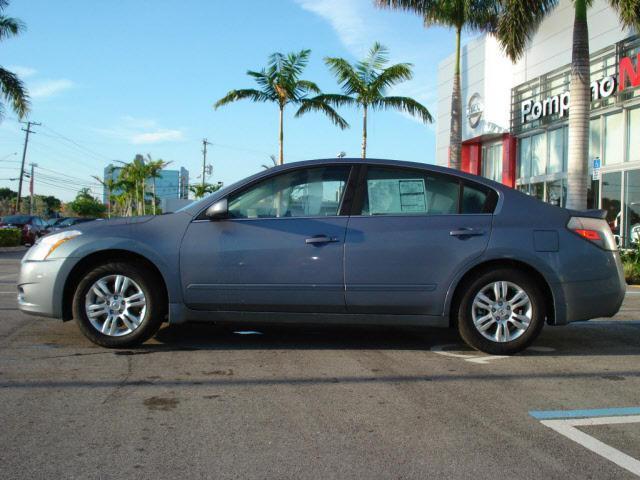 Nissan Altima 2012 photo 1