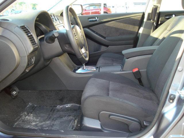 Nissan Altima 2012 photo 2