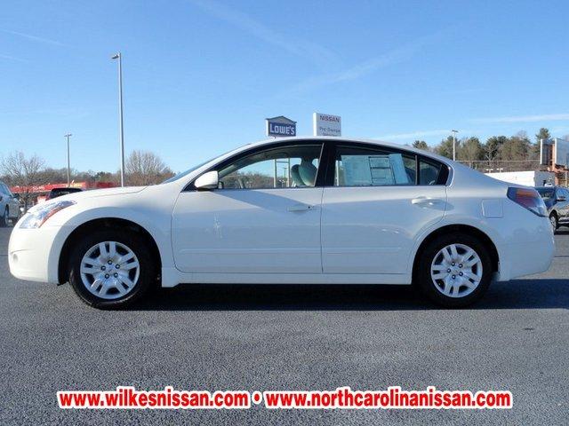 Nissan Altima 2012 photo 1