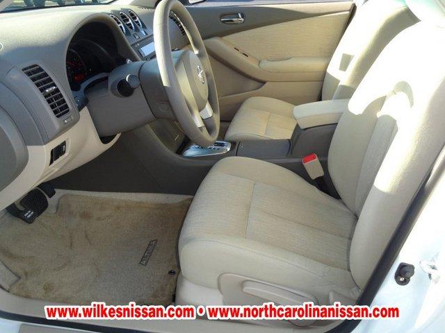 Nissan Altima 2012 photo 2