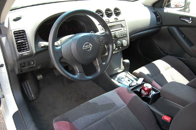 Nissan Altima Pickupslt Quad Cab SWB 4WD 4x4 Truck Sedan
