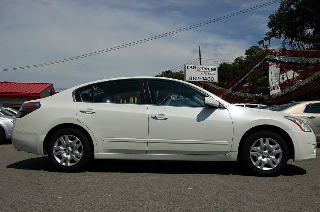Nissan Altima 2012 photo 2