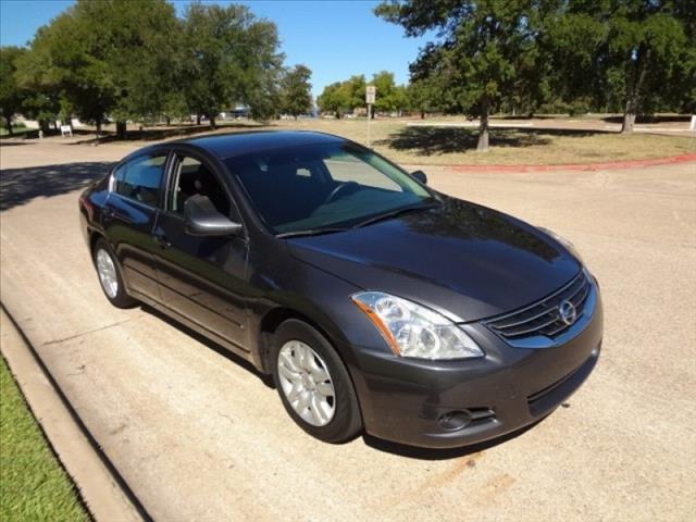 Nissan Altima 2012 photo 2