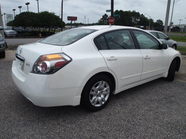 Nissan Altima 2012 photo 2