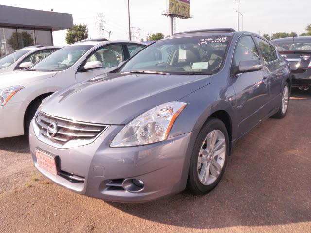 Nissan Altima 4WD Reg Cab 133 Sedan