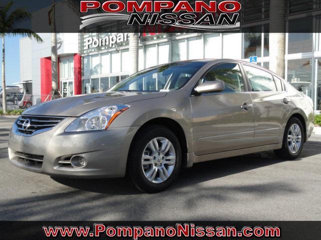 Nissan Altima Pickupslt Quad Cab SWB 4WD 4x4 Truck Sedan