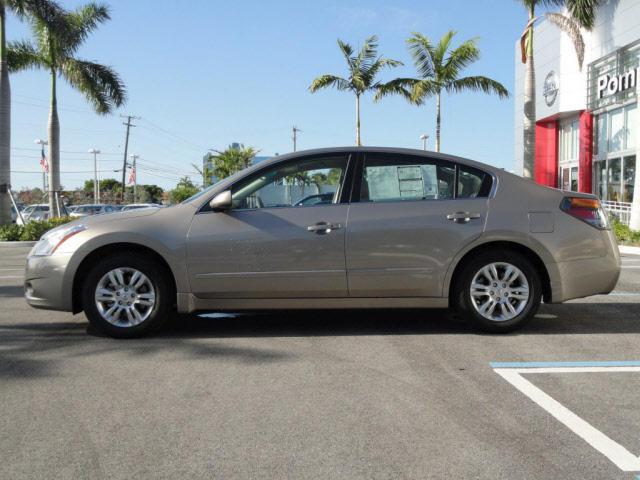 Nissan Altima 2012 photo 1