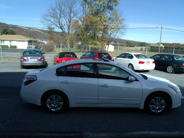 Nissan Altima Pickupslt Quad Cab SWB 4WD 4x4 Truck Sedan