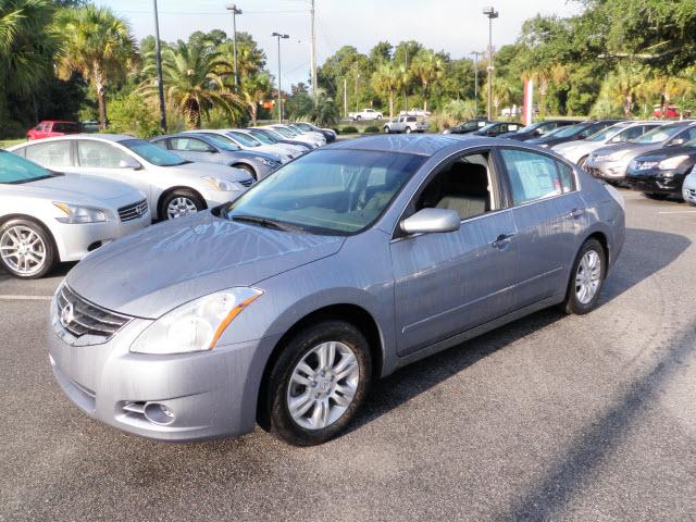 Nissan Altima Pickupslt Quad Cab SWB 4WD 4x4 Truck Sedan