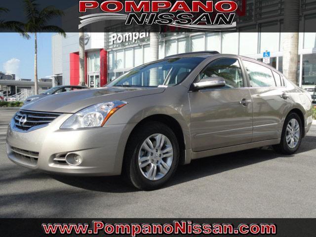 Nissan Altima Pickupslt Quad Cab SWB 4WD 4x4 Truck Sedan