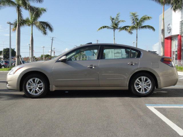 Nissan Altima 2012 photo 1