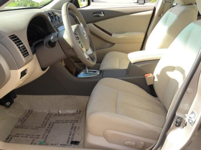 Nissan Altima 2012 photo 2