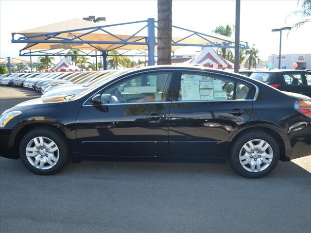Nissan Altima 2012 photo 2