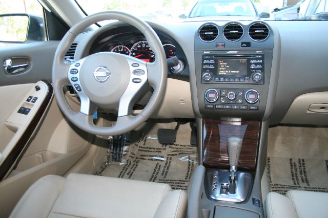 Nissan Altima 2012 photo 2