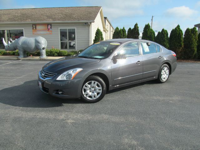 Nissan Altima Pickupslt Quad Cab SWB 4WD 4x4 Truck Sedan