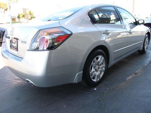 Nissan Altima 2012 photo 1