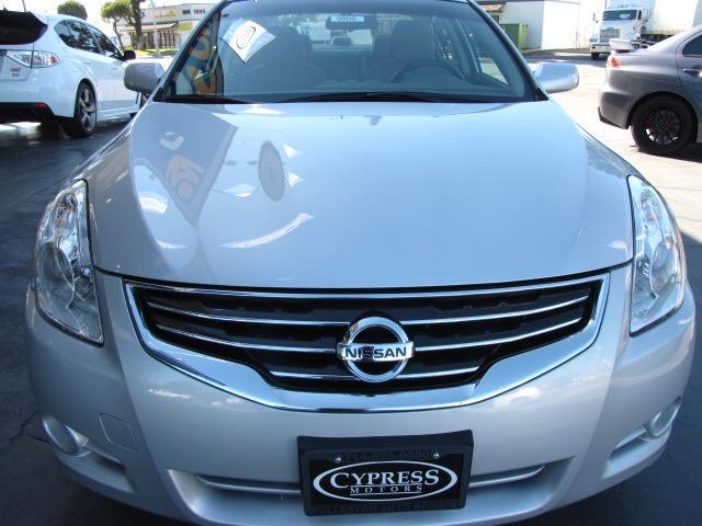 Nissan Altima 2012 photo 2