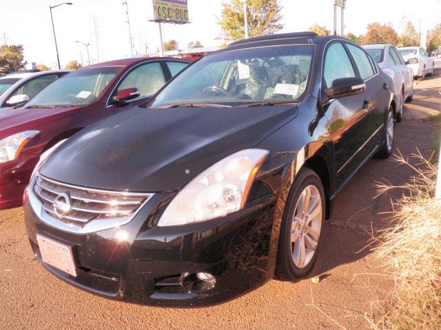 Nissan Altima 4WD Reg Cab 133 Sedan