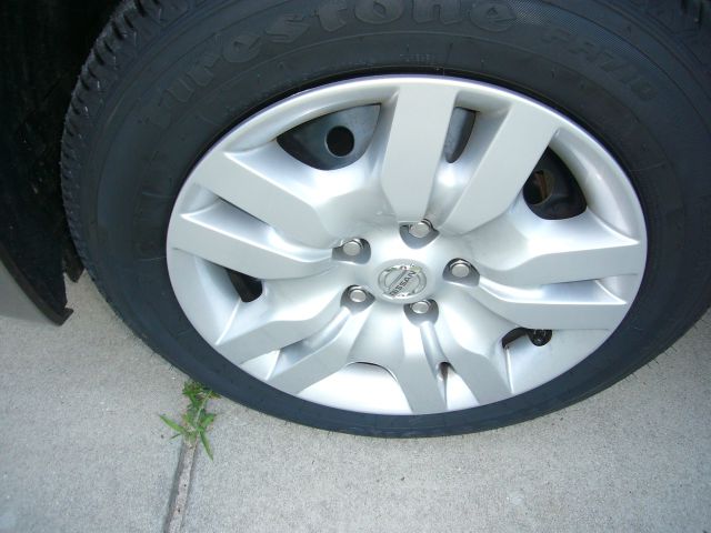 Nissan Altima Pickupslt Quad Cab SWB 4WD 4x4 Truck Sedan