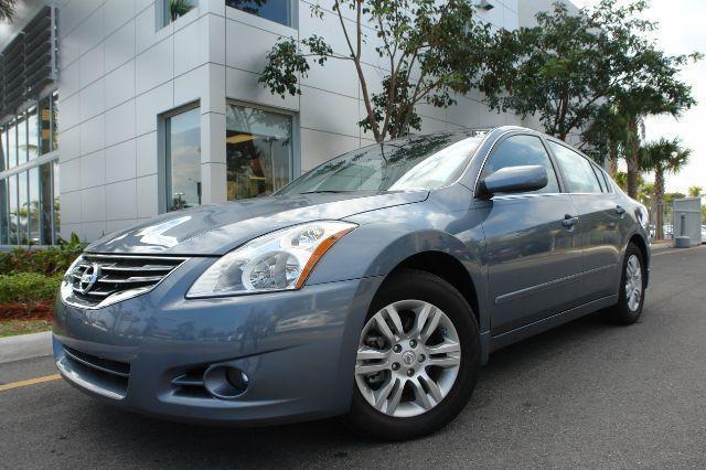 Nissan Altima Pickupslt Quad Cab SWB 4WD 4x4 Truck Sedan