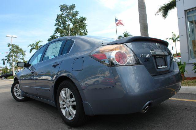 Nissan Altima 2012 photo 1