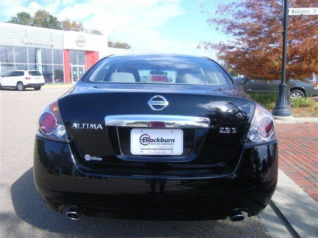 Nissan Altima 2012 photo 2