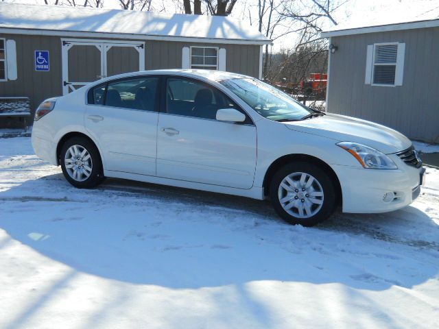 Nissan Altima 2012 photo 2