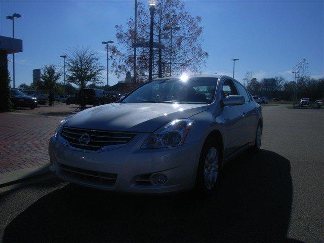 Nissan Altima 2012 photo 1