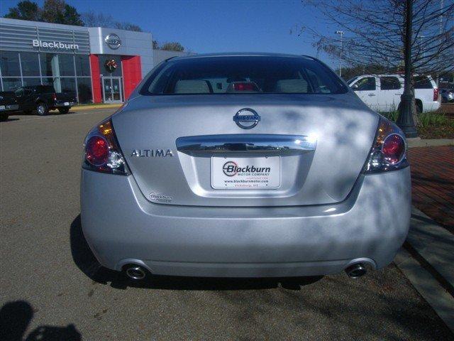 Nissan Altima 2012 photo 2