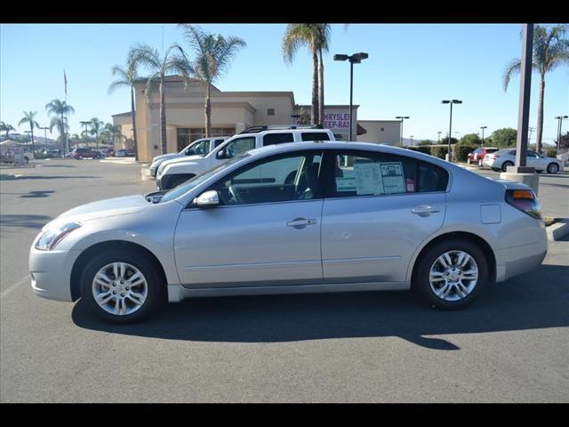 Nissan Altima 2012 photo 2