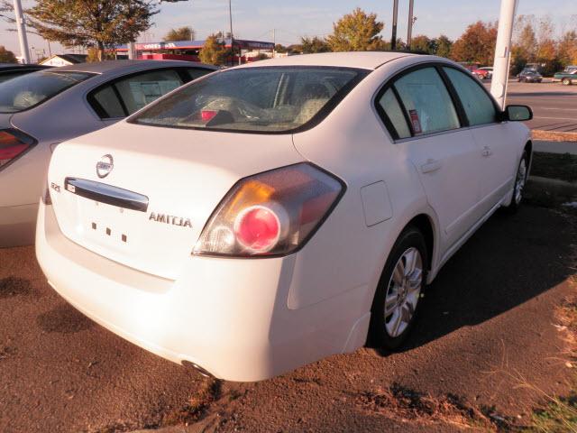 Nissan Altima 2012 photo 2