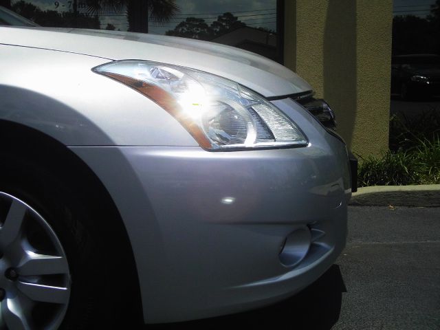 Nissan Altima Pickupslt Quad Cab SWB 4WD 4x4 Truck Sedan
