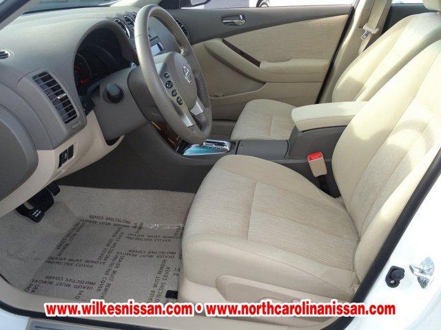 Nissan Altima 2012 photo 2