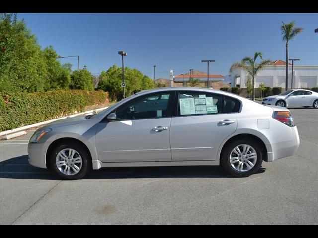 Nissan Altima 2012 photo 2