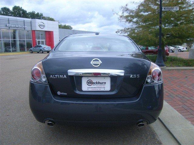 Nissan Altima 2012 photo 2