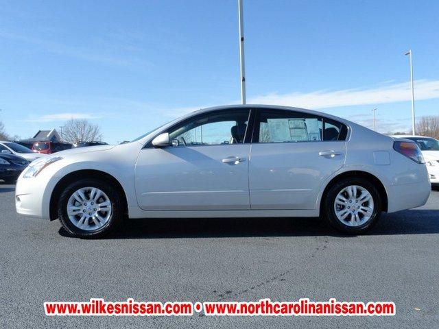 Nissan Altima 2012 photo 1