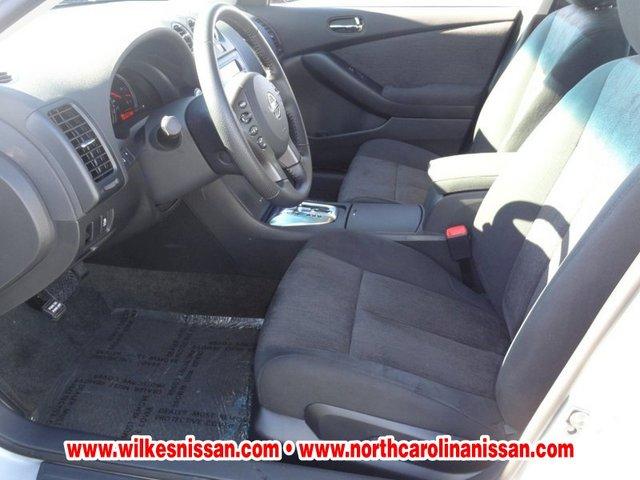 Nissan Altima 2012 photo 2