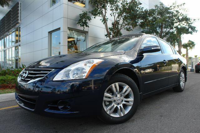 Nissan Altima Pickupslt Quad Cab SWB 4WD 4x4 Truck Sedan