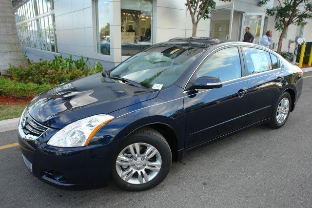 Nissan Altima 2012 photo 2