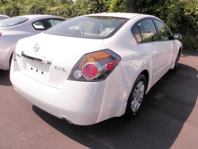 Nissan Altima 2012 photo 2