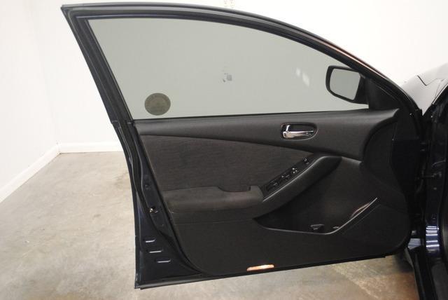 Nissan Altima 2012 photo 21