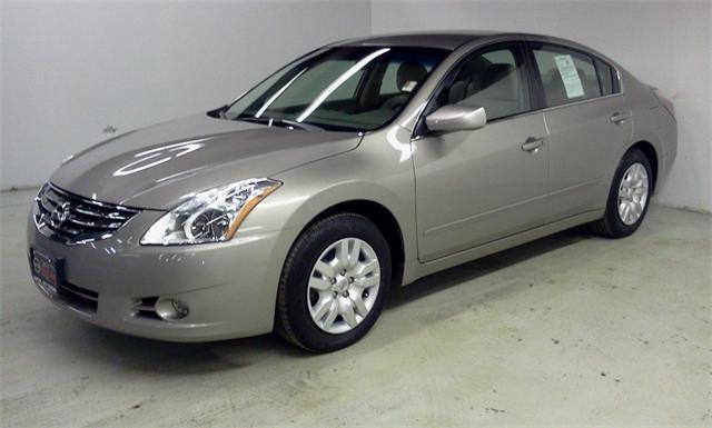 Nissan Altima 2012 photo 2