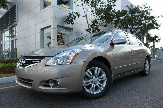 Nissan Altima Pickupslt Quad Cab SWB 4WD 4x4 Truck Sedan