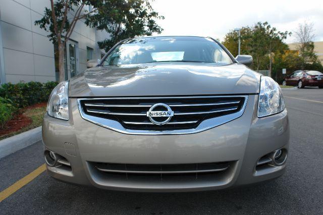 Nissan Altima 2012 photo 2