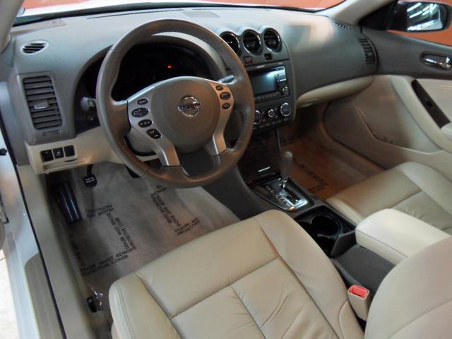 Nissan Altima 4WD Reg Cab 133 Sedan